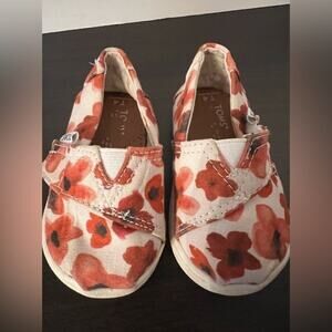 TOMS GIRLS FLOWERED SHOE SIZE 4